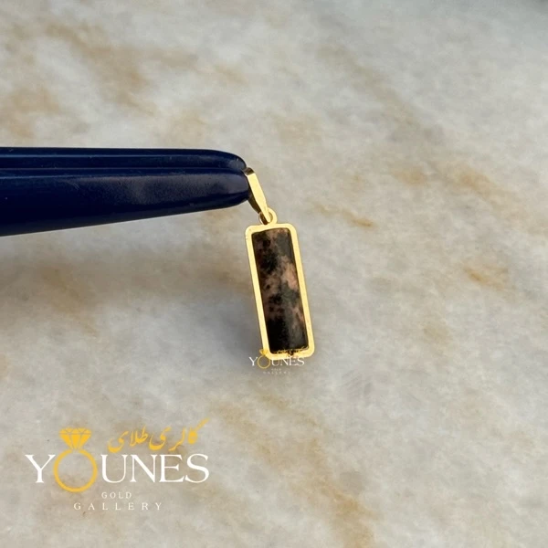 تصویر دوم آویز طلا سنگ مرمر صورتی